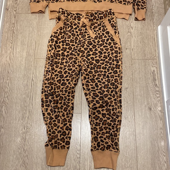 Leopard Print Jogger Set - Picture 3 of 3